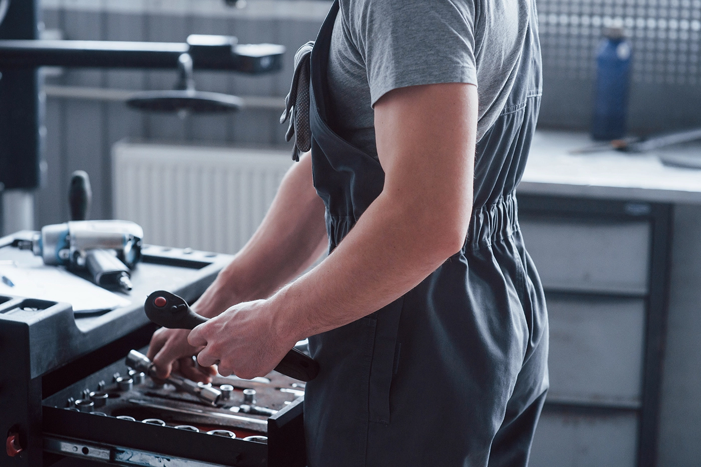 auto-mechanic-taking-tools-from-toolbox-in-garage-2026-01-08-23-38-19-utc